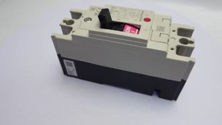 Disyuntor de caja moldeada Mitsubishi NF32-SV2P5A