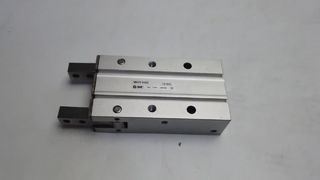 Pinza neumática angular SMC MHY2-25D2-M9BAV de 180°